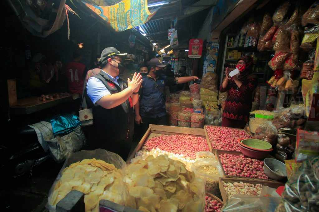 Dekati Lebaran, Bupati Bersama Satgas Pangan Pantau Harga Kebutuhan Pokok di Pasar Kediri