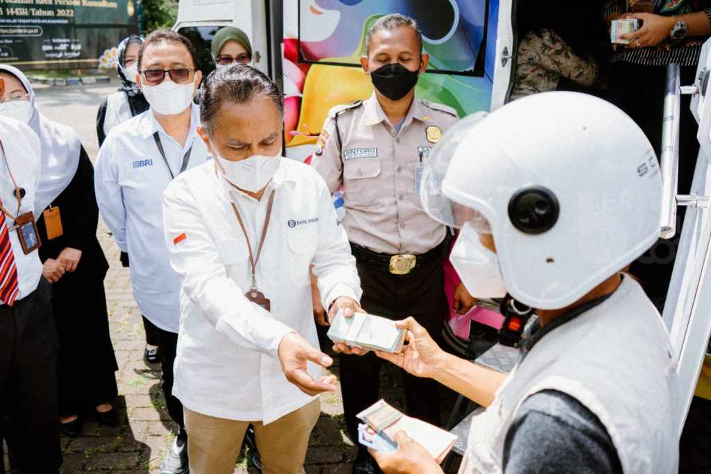 Penukaran Uang Drive Thru di Malang Diminati Masyarakat