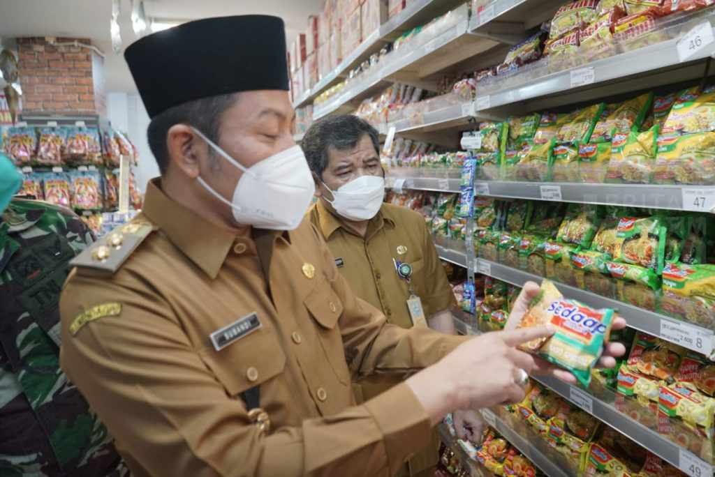 Jelang Idul Fitri, Wabup Sidoarjo Subandi Bersama Forkopimda Sidak Mamin di Supermarket