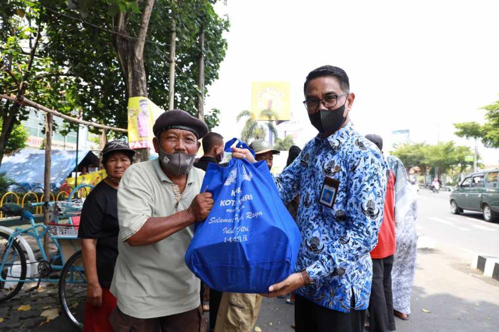 Korpri Kota Kediri Bagikan 544 Bingkisan Hari Raya