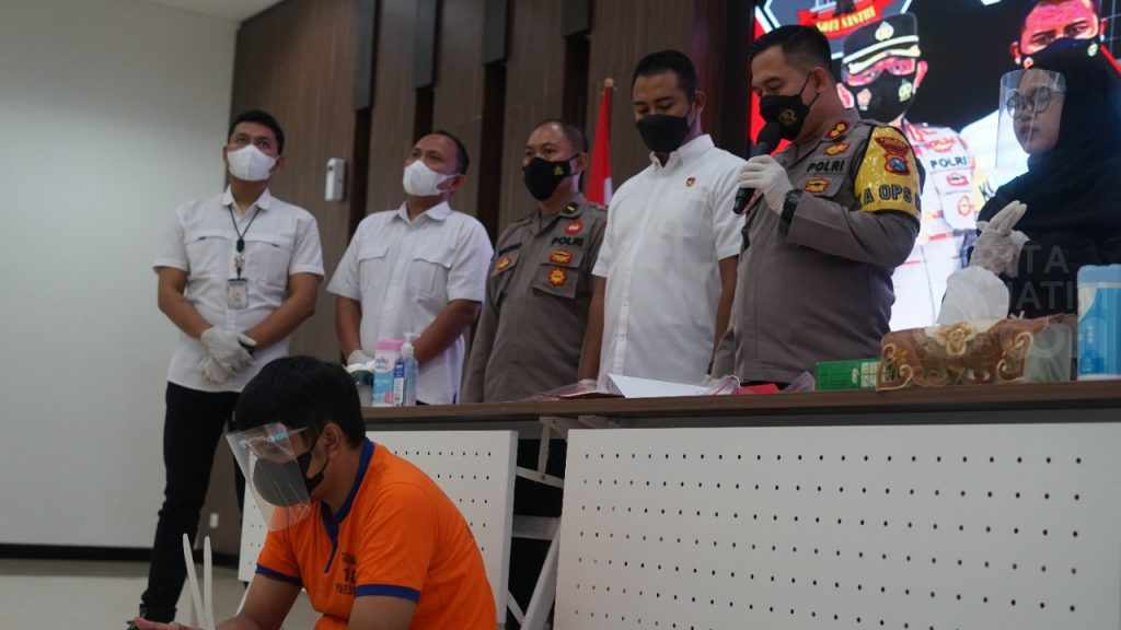 Kabur Usai Gelapkan Uang Rp2 Miliar, Pegawai Finance Dibekuk Polisi Gresik