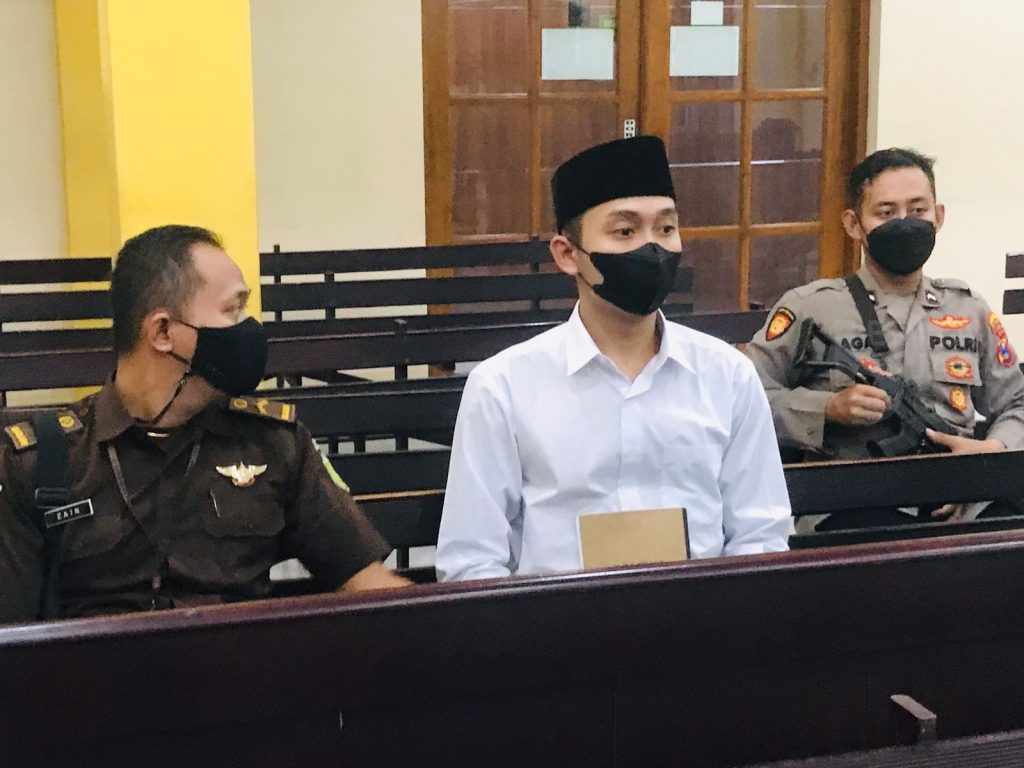 Mantan Polisi Bripda Randy Divonis 2 Tahun Penjara