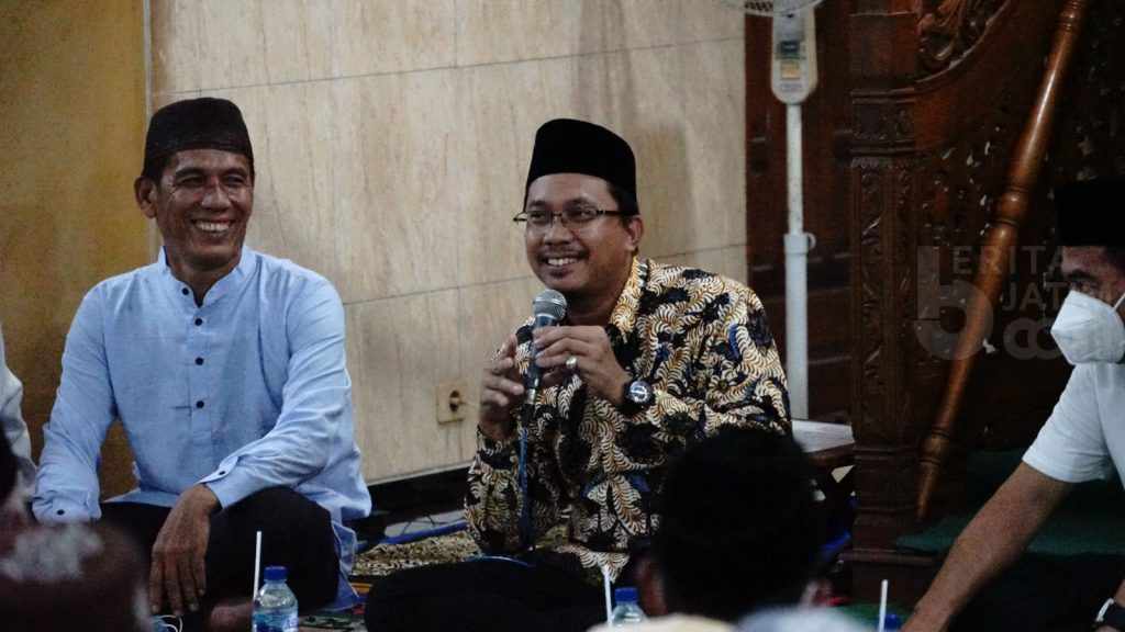 Disambati Atap Sekolah Bocor, Gus Muhdlor: Segera Diperbaiki