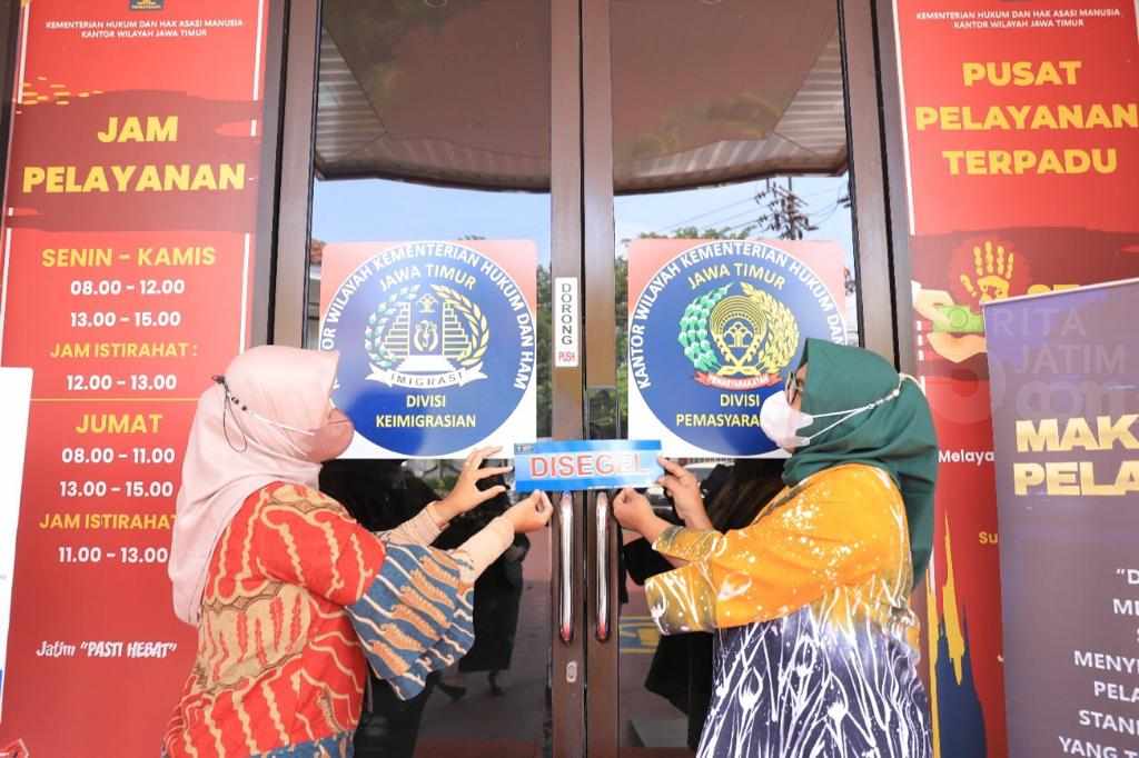 Pegawai Segel Ruangan Kakanwil Kemenkum HAM Jatim, Ada Apa?