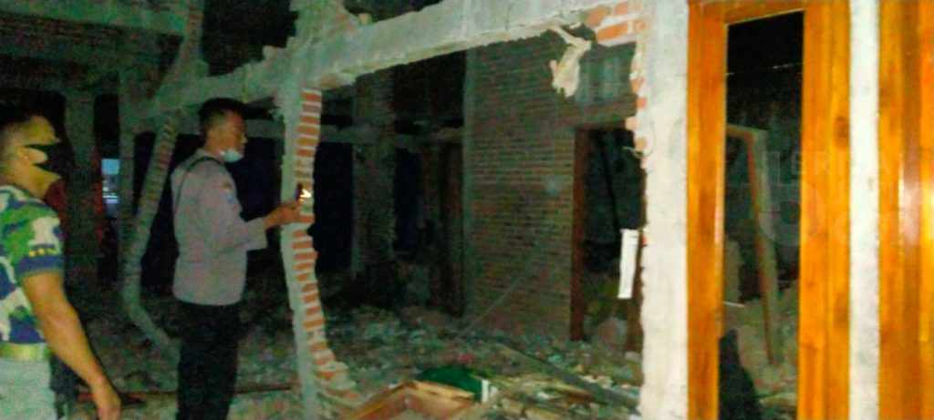 Gegana Brimob Polda Jatim Bakal Sterilisasi Rumah Hancur Akibat Ledakan Petasan di Kediri