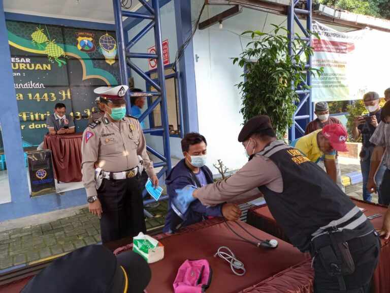 Polres Pasuruan Lakukan Tes Urine di Terminal Pandaan