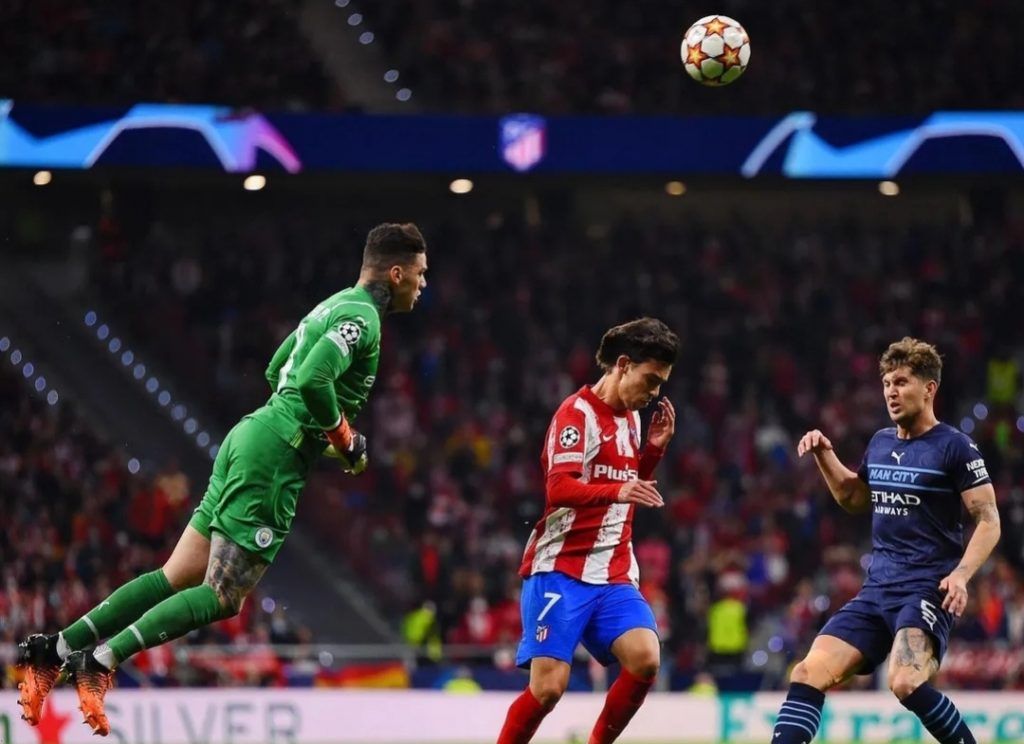 Aksi penyelamatan gemilang Ederson, menghalau bola Joao Felix (Tangkapan Layar Instagram @championsleague)