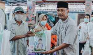 PMI Pamekasan Bagikan 100 Peket Sembako Bagi Lansia