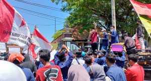 Mahasiswa Kembali Demo ke Gedung DPRD Pamekasan