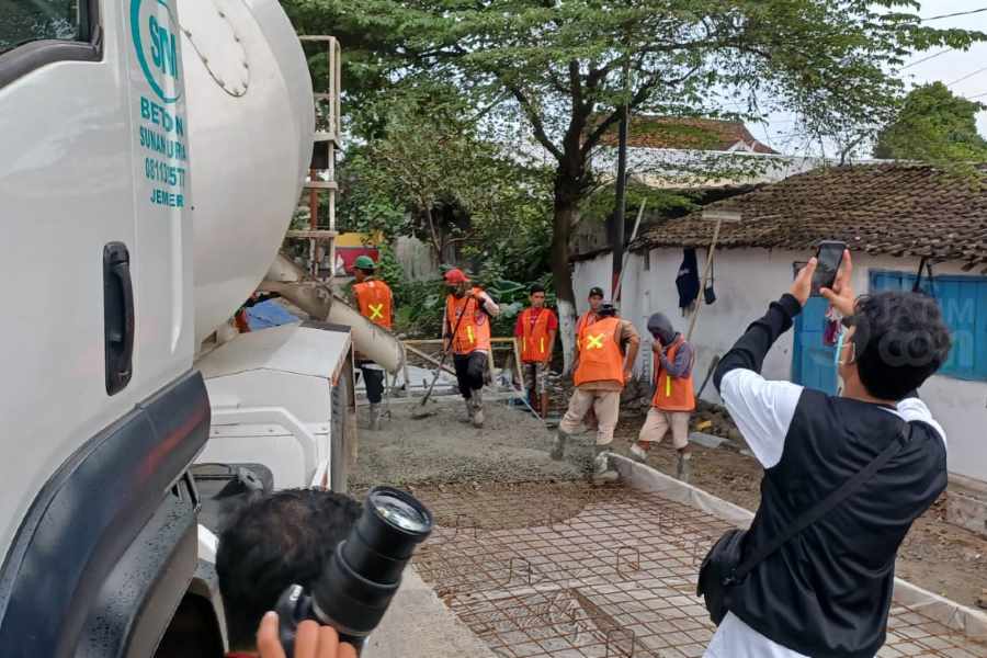 Rusak Parah, Jalan Ambulu Jember Sepanjang 885 Meter Akhirnya Dibeton