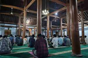 Ngalap Berkah 10 Hari Terakhir Ramadan di Masjid Jami Tegalsari Ponorogo