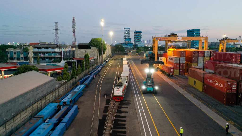 Lebaran, Terminal Peti Kemas Tetap Beroperasi