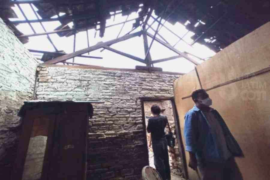 Rumah Roboh di Ponorogo, Timpa Pemiliknya, Kepalanya Dijahit