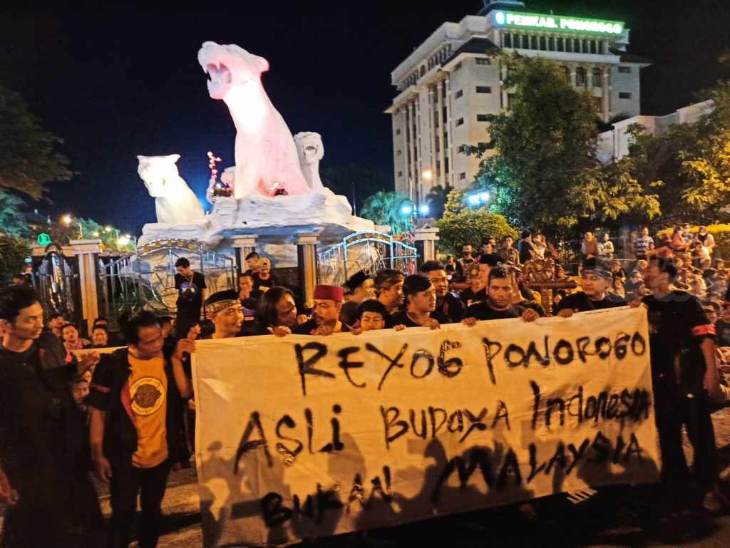 Ratusan Seniman Ponorogo Protes Reog Diklaim Malaysia