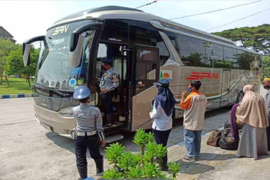 Jelang Mudik Lebaran, Bus di Terminal Seloaji Ponorogo Diperiksa Rutin
