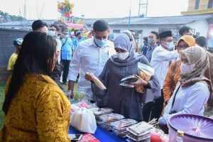 Wali Kota Kediri dan Bunda Fey Borong Dagangan Pelaku UMKM