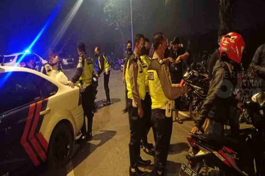Balap Liar Kawasan SLG Kediri Digerebek Polisi, Puluhan Remaja Lari Kocar-Kacir