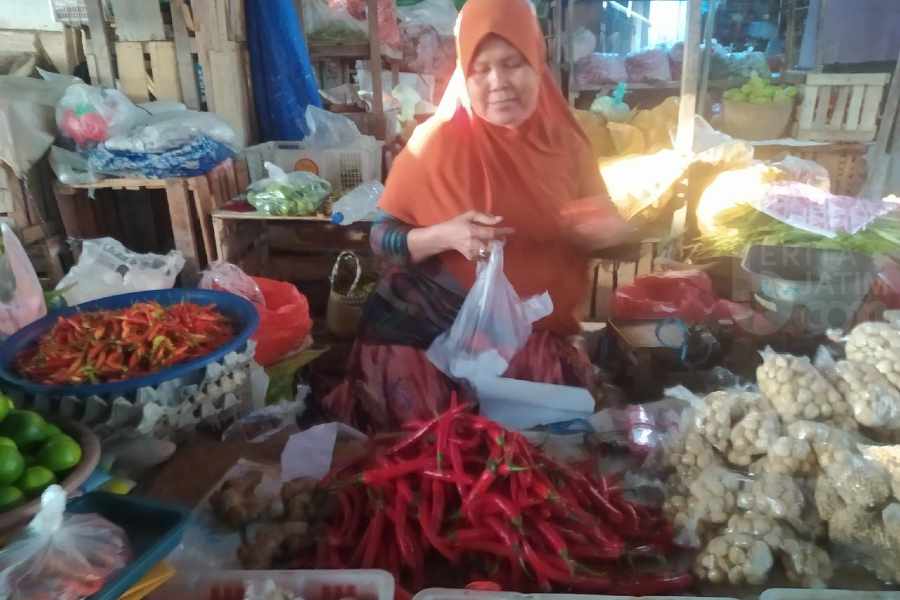 Jelang Idul Fitri 2022, Harga Cabai di Sampang Turun