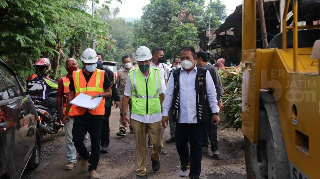 Kontraktor Pembangunan Jalan di Jember Lemot, Bupati Hendy Marah