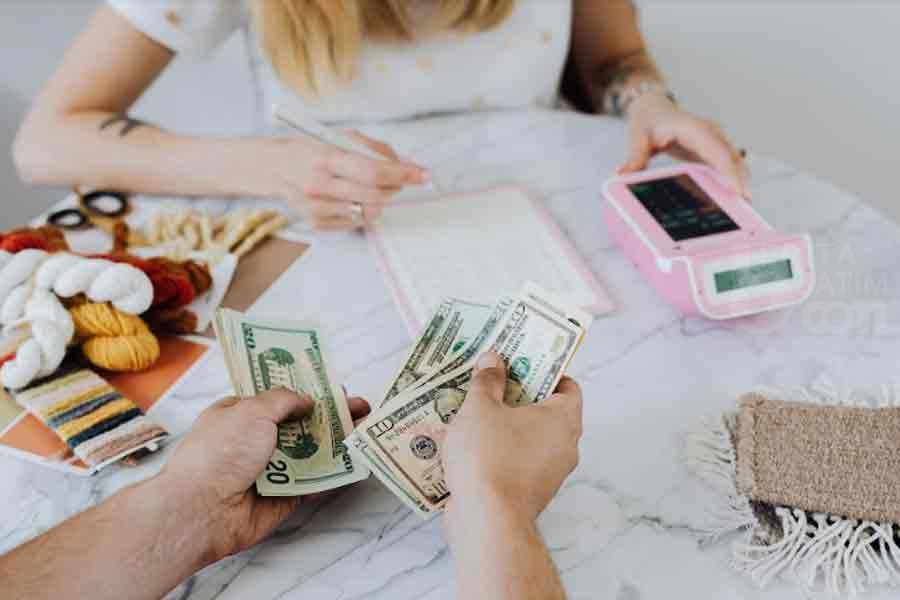 Pasangan Muda Wajib Tahu! Berikut Tips Kelola Keuangan Rumah Tangga