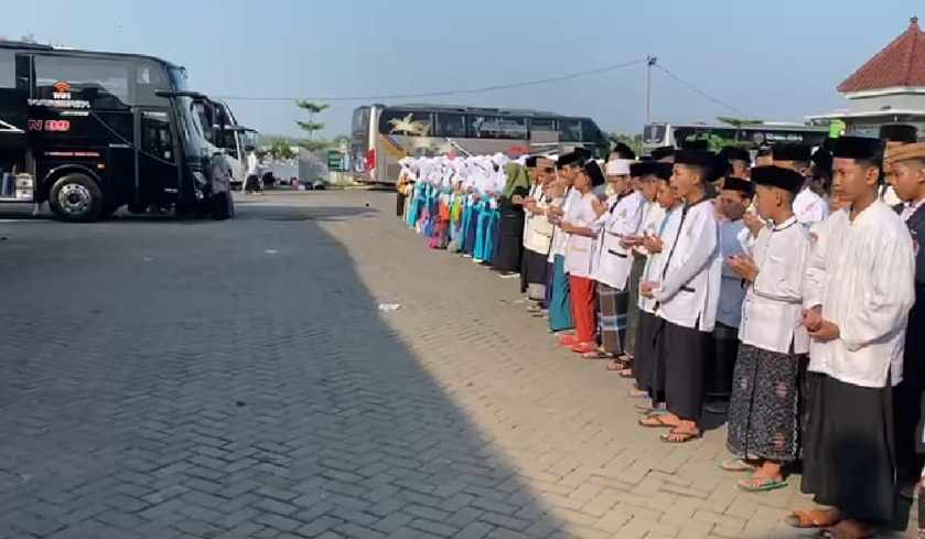 Jelang Lebaran 2022, Ribuan Santri Tebuireng Jombang Mudik Bareng