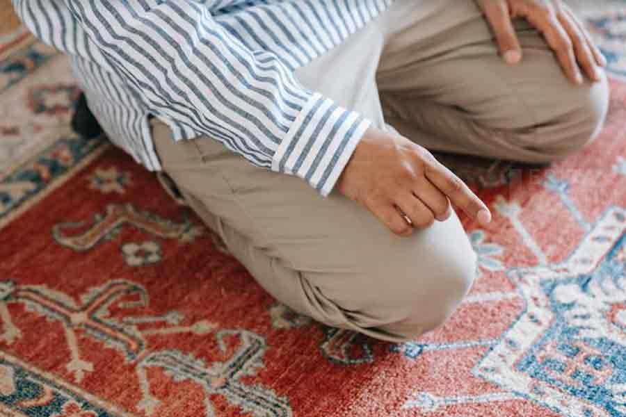 Alasan Sering Tertinggal Dalam Sholat Tarawih Ilustrasi sholat (Sumber foto: Michael Burrows/pexels.com)