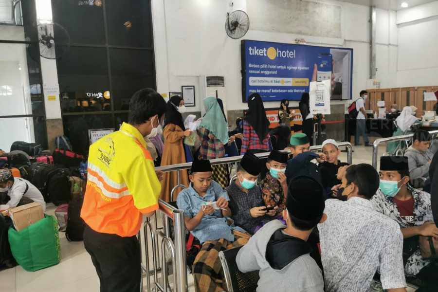 KAI Surabaya Gandeng Komunitas Railfans Sukseskan Penyelenggaraan Mudik dengan Kereta
