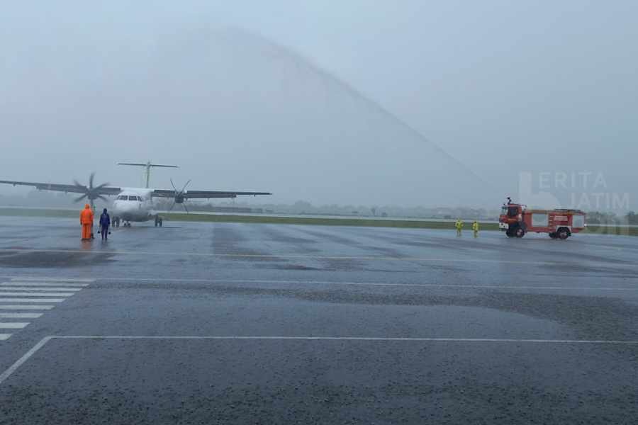 Pendaratan Perdana Citilink Rute Surabaya-Sumenep Disambut ‘Water Salute’