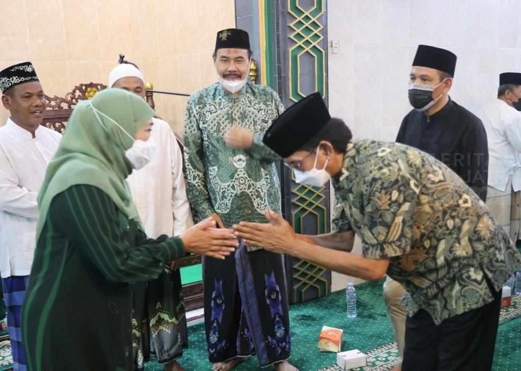 Adi Sutarwijono Takziah ke Keluarga Korban Laka Tol Sumo