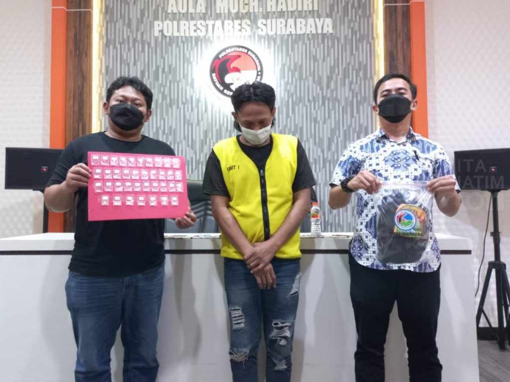 Tukang Reparasi Terpal Nyambi Jualan Sabu