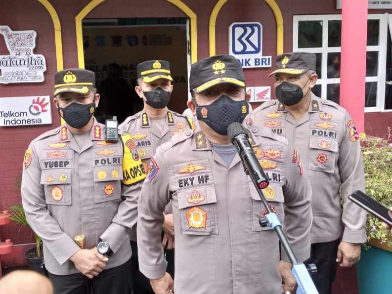 Wairwasum Polri Tinjau Pos Pengamanan dan Vaksinasi di Taman Bungkul