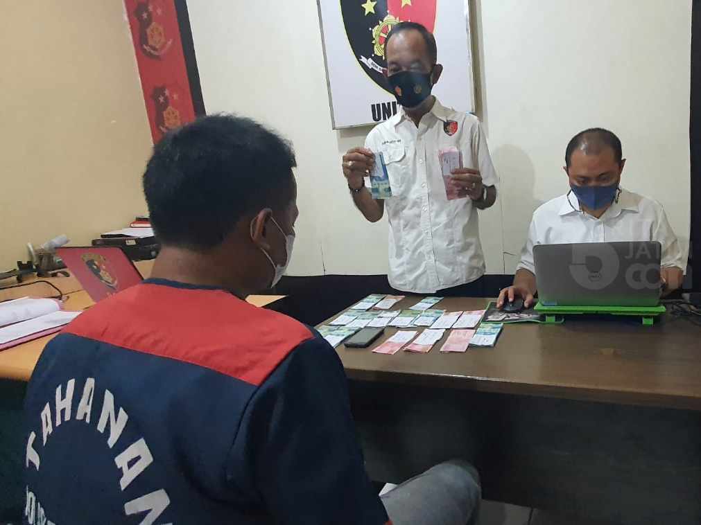 Polsek Gubeng Borgol Penjual Uang Palsu di Surabaya