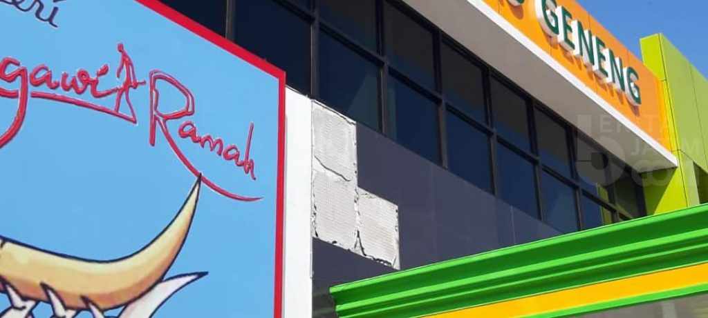 Baru 5 Bulan Selesai Dibangun, Keramik Puskesmas Geneng Ngawi Sudah Mengelupas