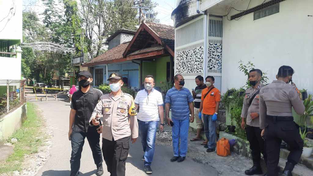 Pria di Tuban Ngamuk, Satu Korban Tewas Dihantam Batu