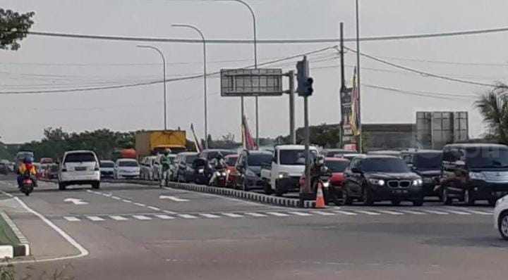 Macet, Kendaraan Keluar di Interchange Tol Dumpil Dialihkan ke Krapyak Madiun