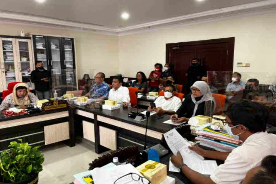 Terburu-buru Tinggalkan Ruangan, Hearing Dewan Kesenian Surabaya Tak Ada Hasil