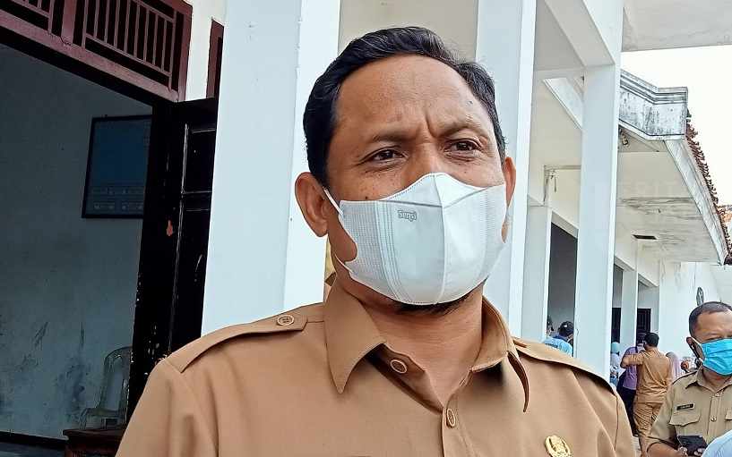 Gandeng Penjahit Lokal, Pemkab Sumenep Bagikan Seragam Gratis Bagi Murid SD