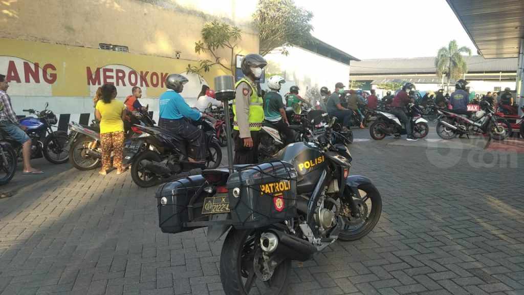Jelang Lebaran, Antrean Panjang Pembeli BBM di SPBU Kediri