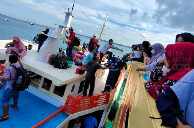 Tabrak Karang, Kapal Sabuk Nusantara 91 Kandas di Pulau Setabok Sapeken