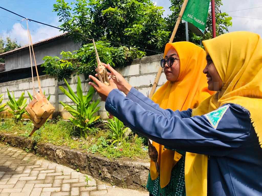 Warga Kampung NU Magetan Gantung 7.000 Buah Ketupat Saat Lebaran Ketupat