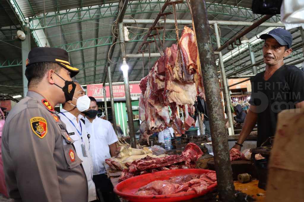 Merasa Aman, Penyakit PMK Tak Pengaruhi Pedagang Daging Gresik