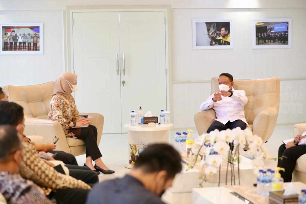Menpora Buka World Surfing League di Pantai Plengkung Banyuwangi