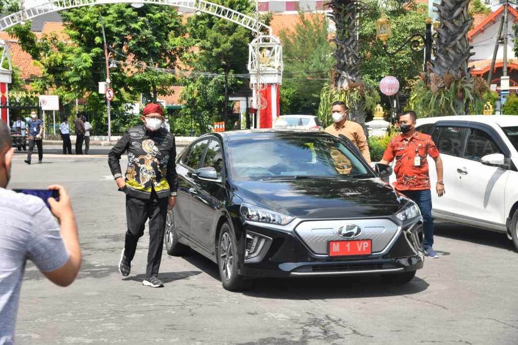 SE Penggunaan Kendaraan Listrik, Langkah Cerdas Jatim Demi Energi Ramah Lingkungan