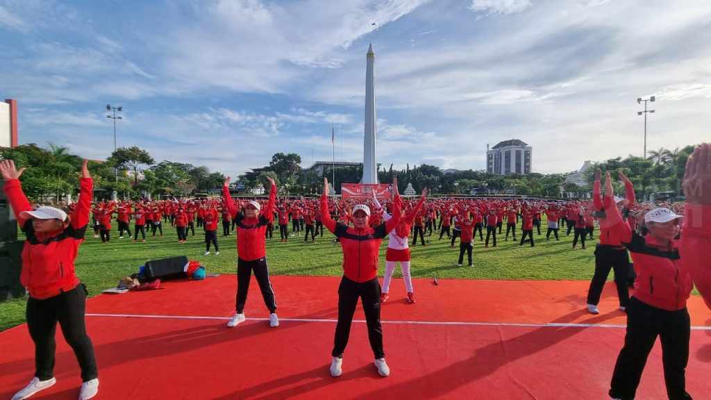 Jatim Siap Bangkit dari Pandemi, Ratusan Kader Banteng Senam Sicita di Tugu Pahlawan