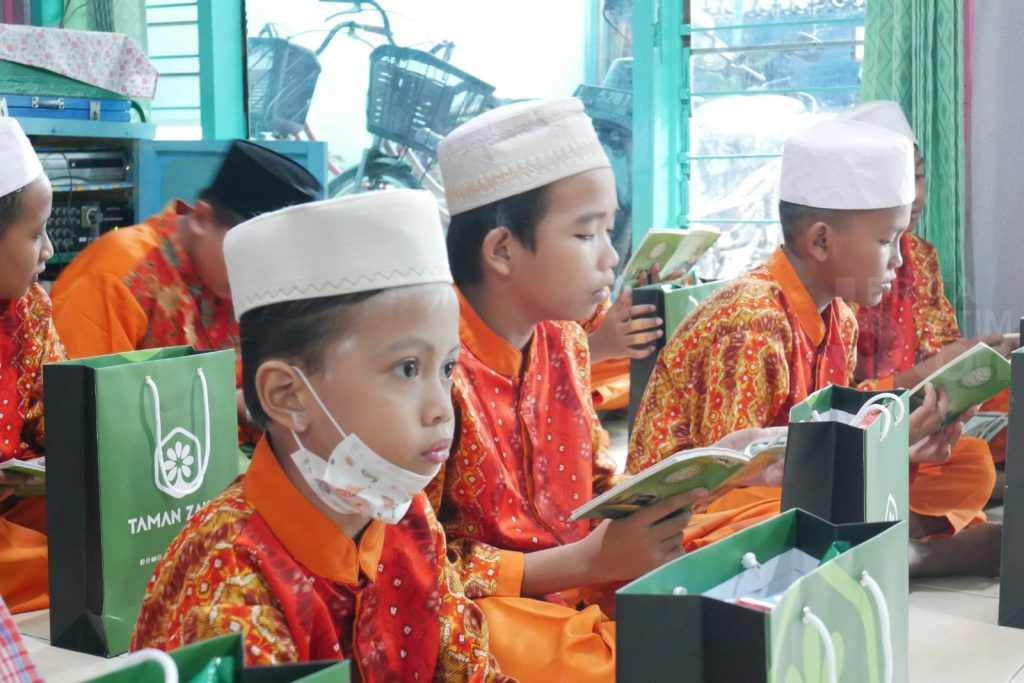 Tahlilan 7 Hari Korban Kecelakaan Bus, Taman Zakat Ajak Puluhan Anak Yatim
