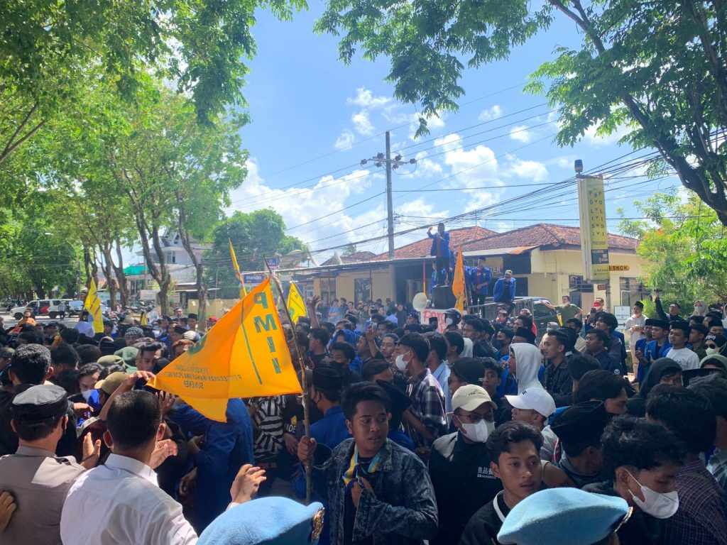 Buntut Laporan Dugaan Pencemaran Nama Baik: PMII Sumenep Demo Polres, Usung Hastag Percuma Lapor Polisi
