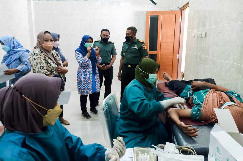 Dinas P3AKB dan Kodim Bojonegoro Lakukan KB Gratis, Tekan Laju Pertumbuhan Penduduk