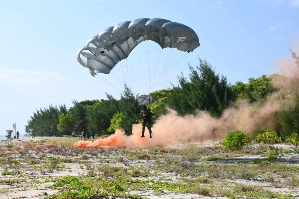 Satkopaska Koarmada II Terjun di Perairan Selat Bali
