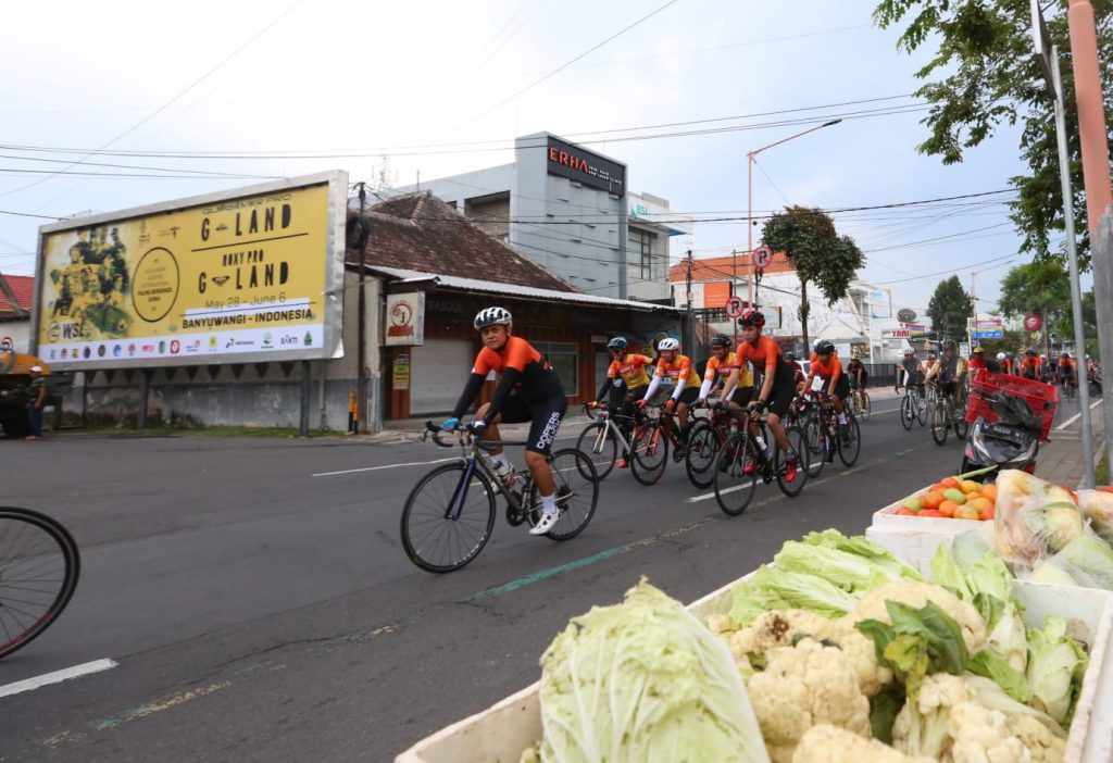 G-Land Ride, Bersepeda Bikin Jalanan Banyuwangi Bersih