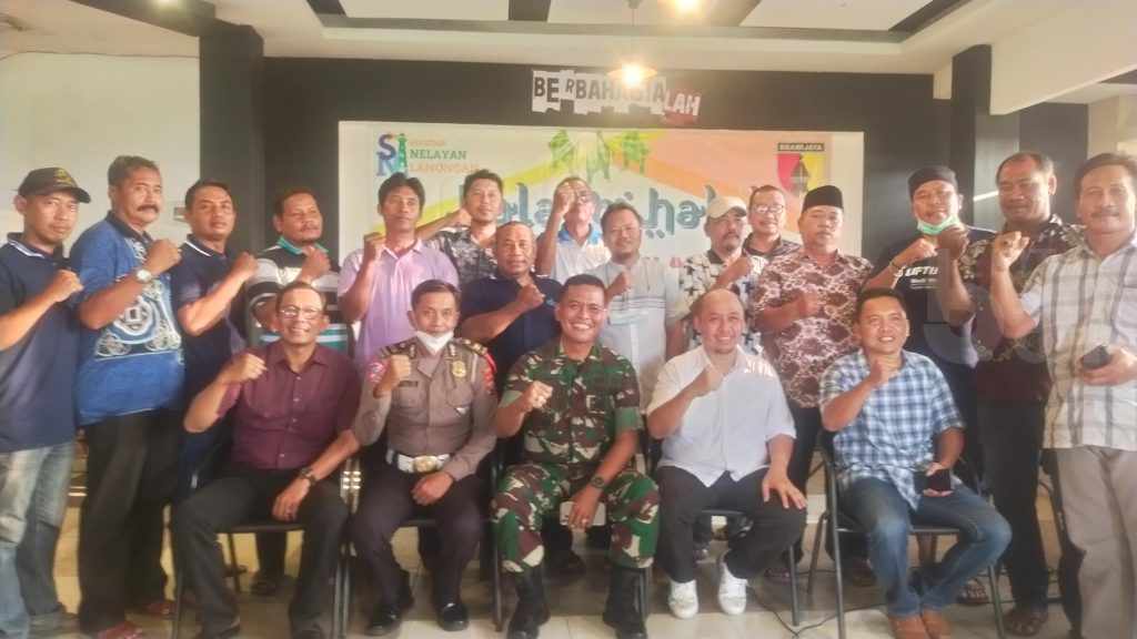 Salurkan Bantuan Nelayan, Kodim 0812 Lamongan bersama SNL Gelar Halal Bihalal dan Sarasehan